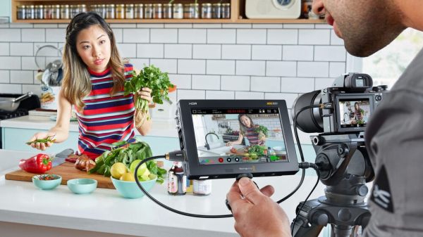 Blackmagic Design Video Assist 7  12G SDI HDMI HDR     Professional Recording Monitor Pro Videos